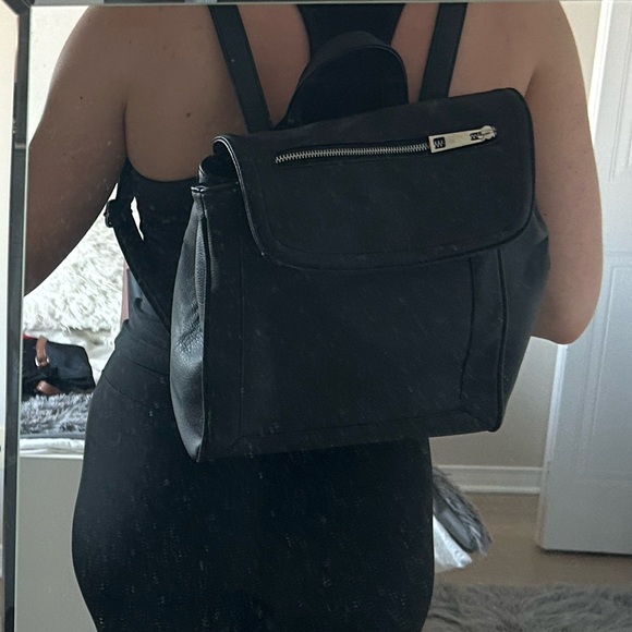 Backpack - Picture 9 of 9